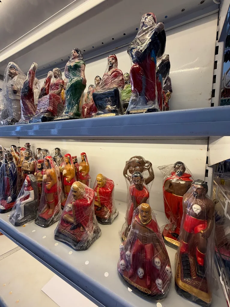 Artigos religiosos da loja da Ogum Ye em Uberaba 8